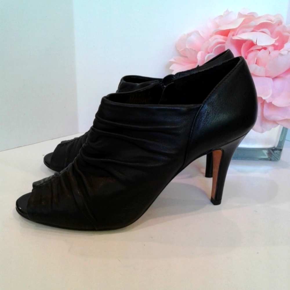Antonio Melani heels shoes open toe booties